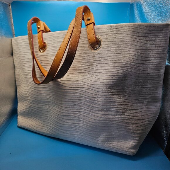 Dooney & Bourke Grommet Shopper – White Textured Leather – Removable Interior - Picture 1 of 7